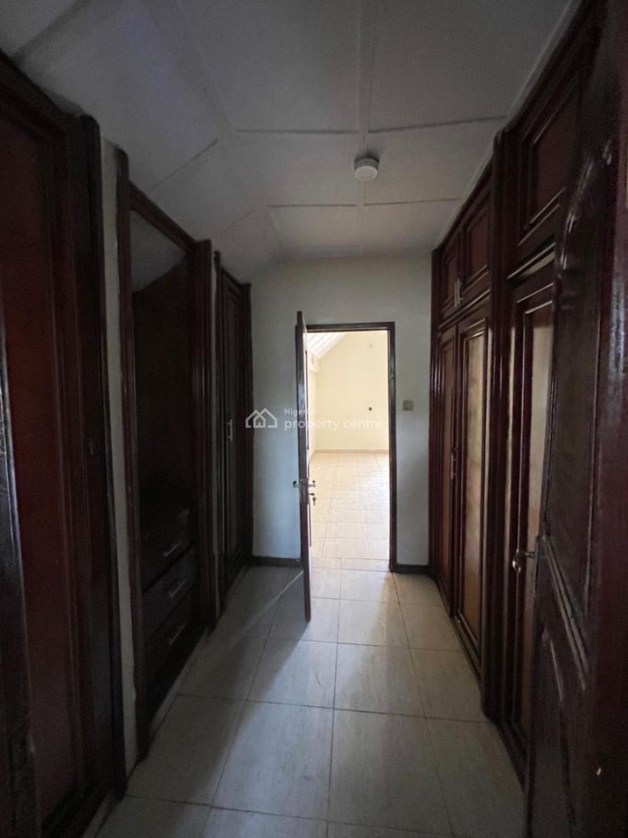 Clean and Spacious Room( Upstairs) in a Shared Apartment, Ikota, Lekki, Lagos, Self Contain (single Rooms) for Rent