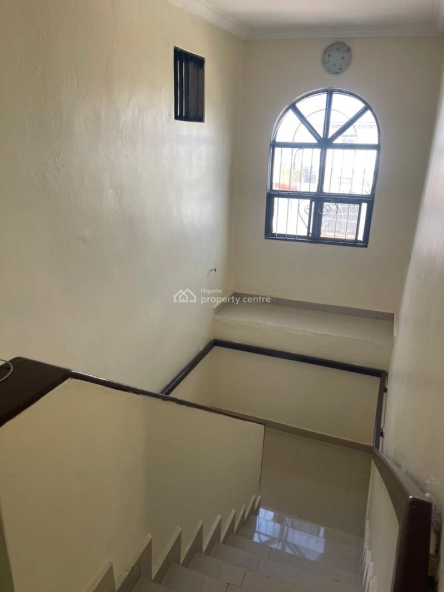 Spacious Studio Apartment (upstairs), Ikota Villa, Lekki, Lagos, Flat / Apartment for Rent