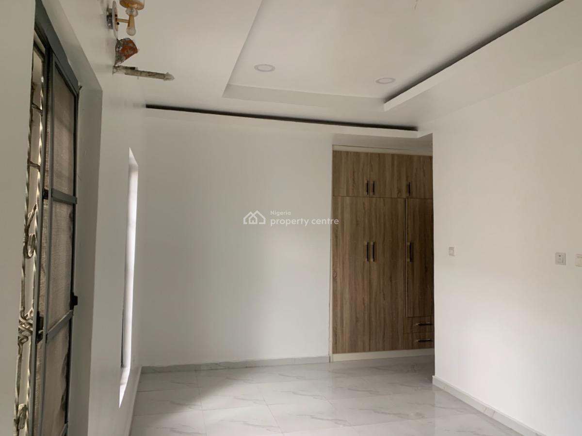a Deluxe Two (2) Bedroom Flat, Gra Phase Iv, Port Harcourt, Rivers, Flat / Apartment for Rent