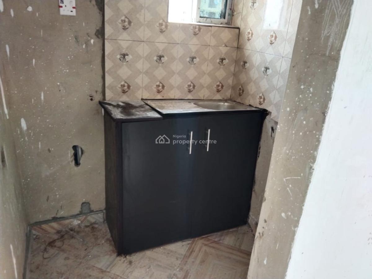 Peaceland Mini Flat, Adekunle, Yaba, Lagos, Mini Flat (room and Parlour) for Rent