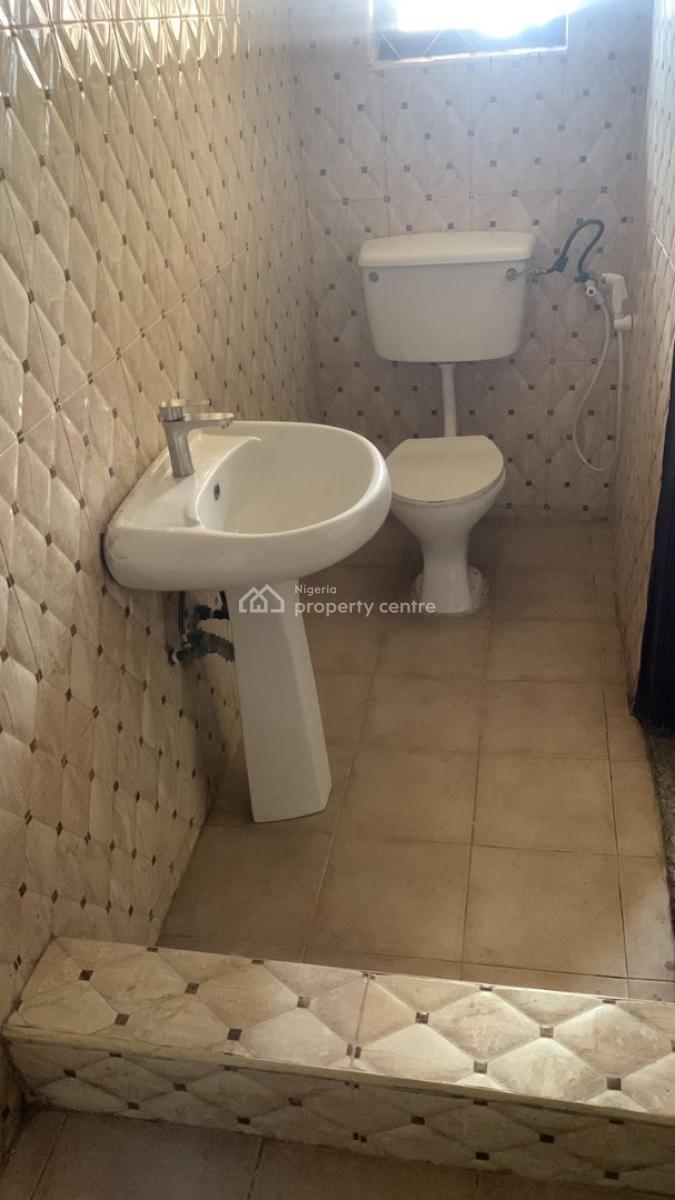 Luxury and Standard Three Bedroom Flat, Off Queens College, Onike, Yaba, Lagos, Flat / Apartment for Rent