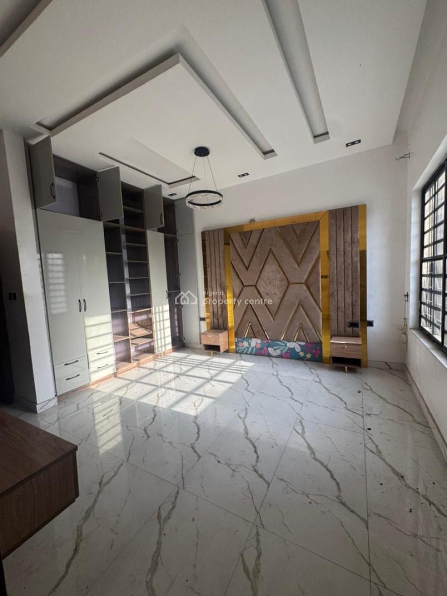 Neat 4 Bedroom Terrace at Ologolo, Ologolo, Lekki, Lagos, Terraced Duplex for Rent