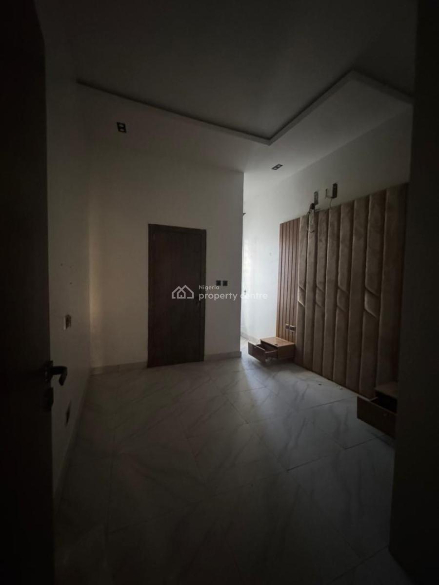 Neat 4 Bedroom Terrace at Ologolo, Ologolo, Lekki, Lagos, Terraced Duplex for Rent