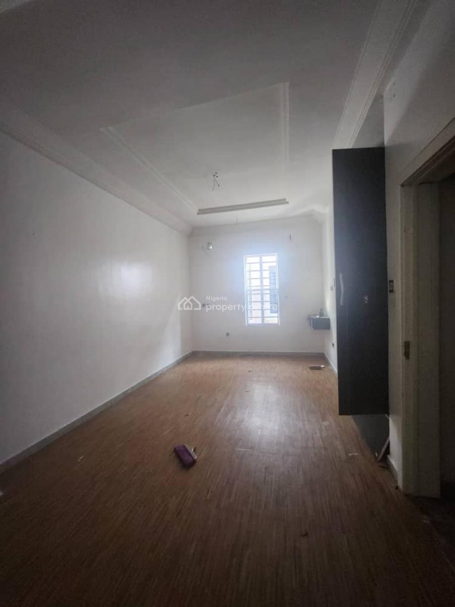 Semi Master Room at Van Daniel Orchard Road, Van Daniel Estate Orchid Road, Lekki, Lagos, Flat / Apartment for Rent