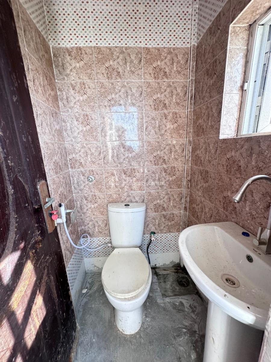 Fully Serviced and Waterfront  Mini Flat, New Road,chevron, Lekki, Lagos, Mini Flat (room and Parlour) for Rent