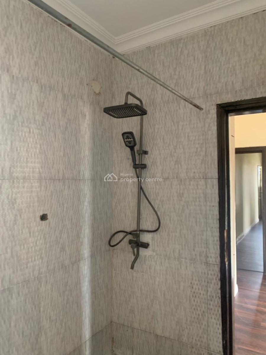 Well Maintained 3 Bedroom Upper Floor Flat, Sabo, Yaba, Lagos, Flat / Apartment for Rent