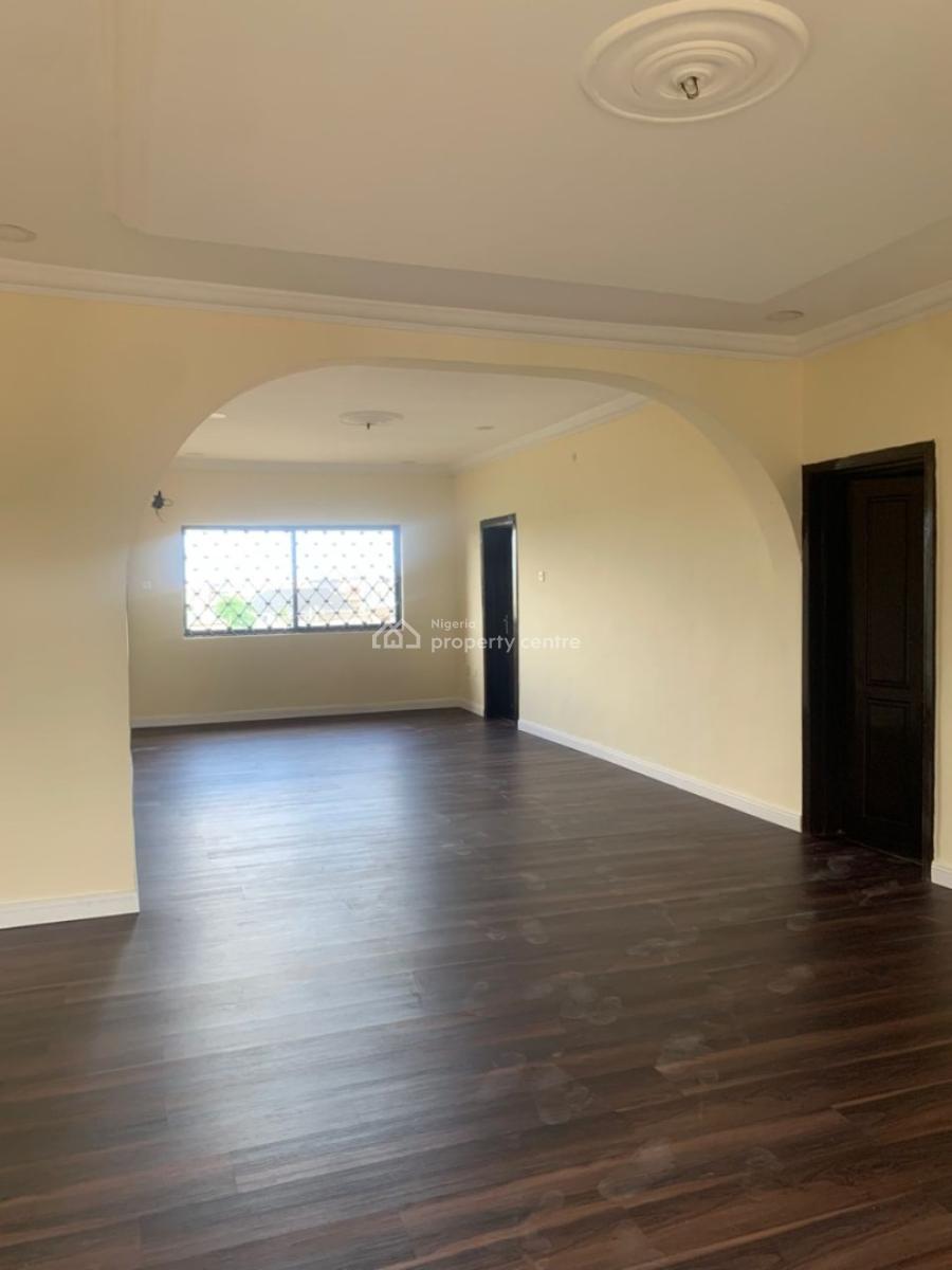 Well Maintained 3 Bedroom Upper Floor Flat, Sabo, Yaba, Lagos, Flat / Apartment for Rent