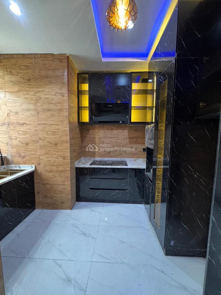 Luxury and Well Built 3 Bedroom Flat, Lekki Phase 1, Lekki, Lagos, Flat / Apartment for Sale