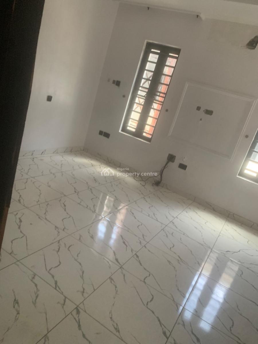 Spacious Master Bedroom, Chevron, Lekki Phase 1, Lekki, Lagos, Flat / Apartment for Rent