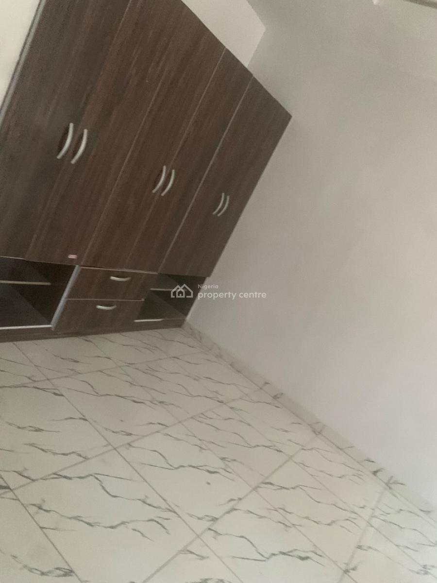 Spacious Master Bedroom, Chevron, Lekki Phase 1, Lekki, Lagos, Flat / Apartment for Rent