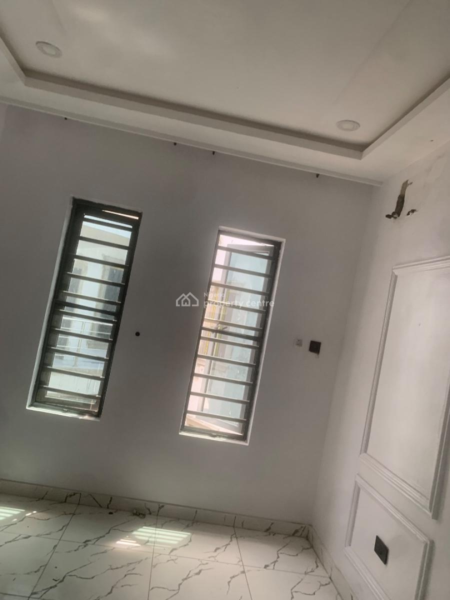 Spacious Master Bedroom, Chevron, Lekki Phase 1, Lekki, Lagos, Flat / Apartment for Rent