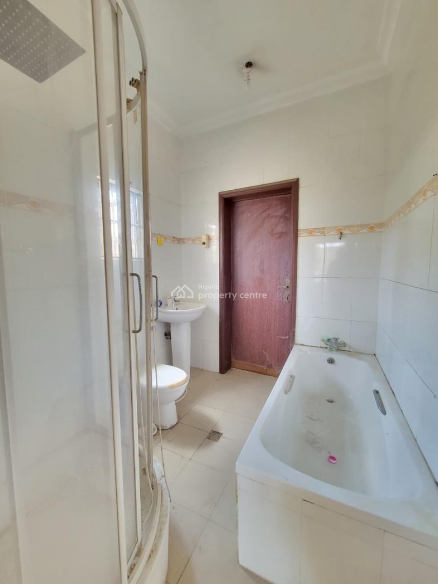 Sharp and Spacious 3bedroom Apartment, East Estate, Agungi, Lekki, Lagos, Flat / Apartment for Rent