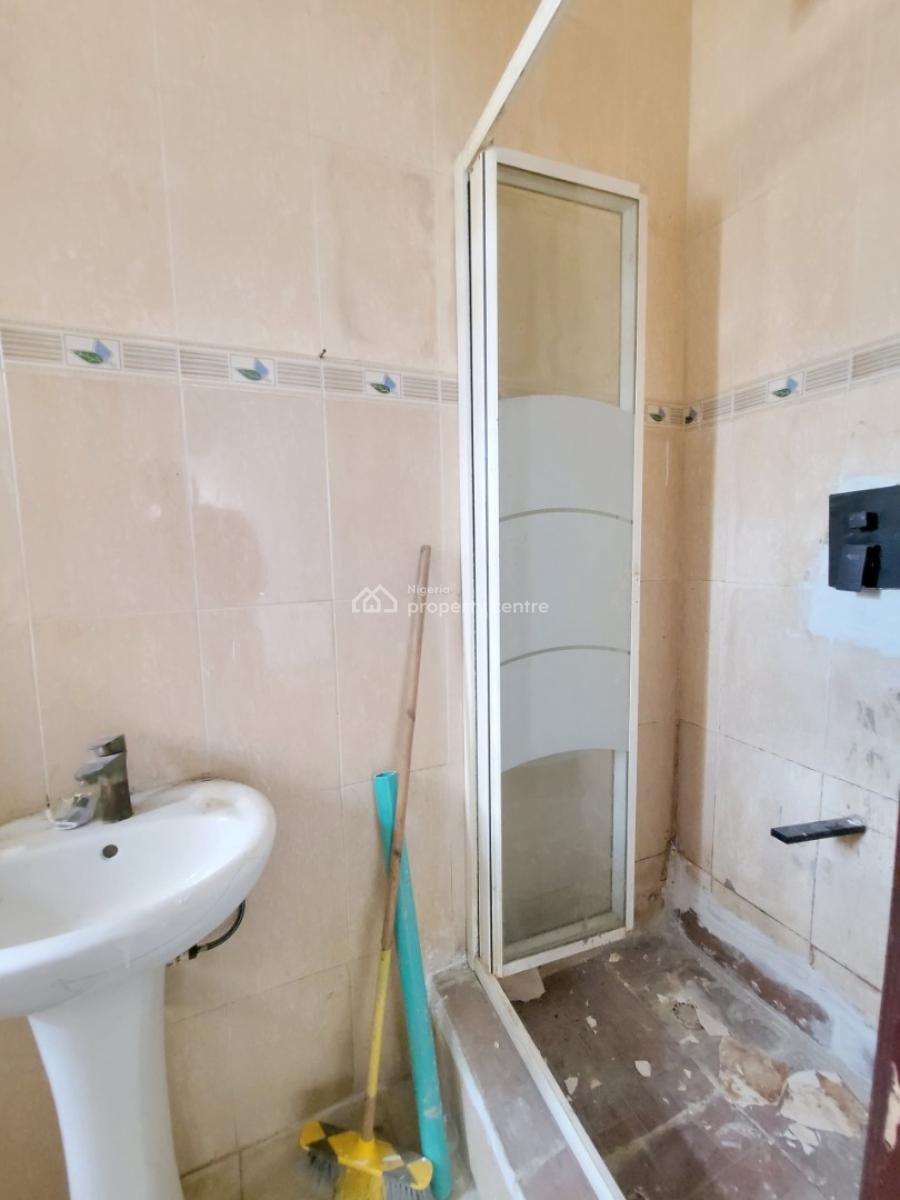 Sharp and Spacious 3bedroom Apartment, East Estate, Agungi, Lekki, Lagos, Flat / Apartment for Rent