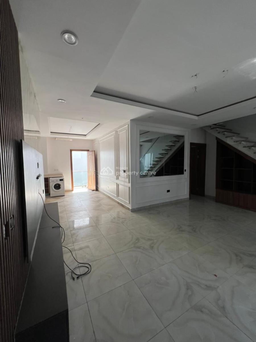 Luxury and in Secured Estate with Fantastic Am Maisonette End:, Freedom Way, Lekki Phase 1, Lekki, Lagos, Flat / Apartment for Rent