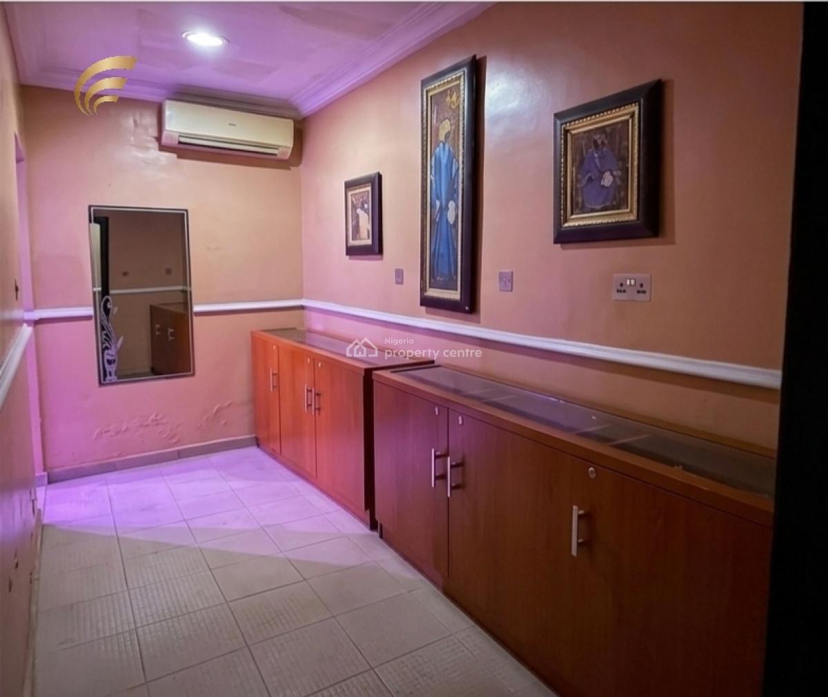 14-room Hotel Building, Alausa, Ikeja, Lagos, Hotel / Guest House for Rent