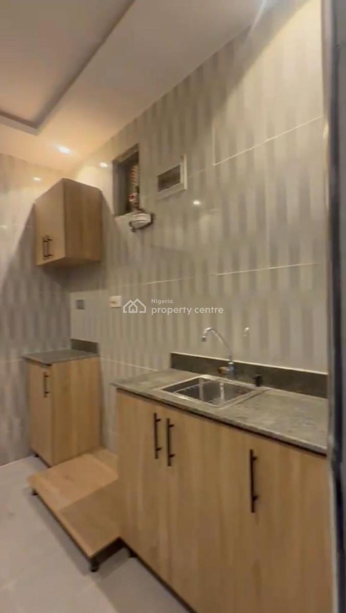 Lovely 2 Bedroom Flat, Ijesha, Surulere, Lagos, Flat / Apartment for Rent