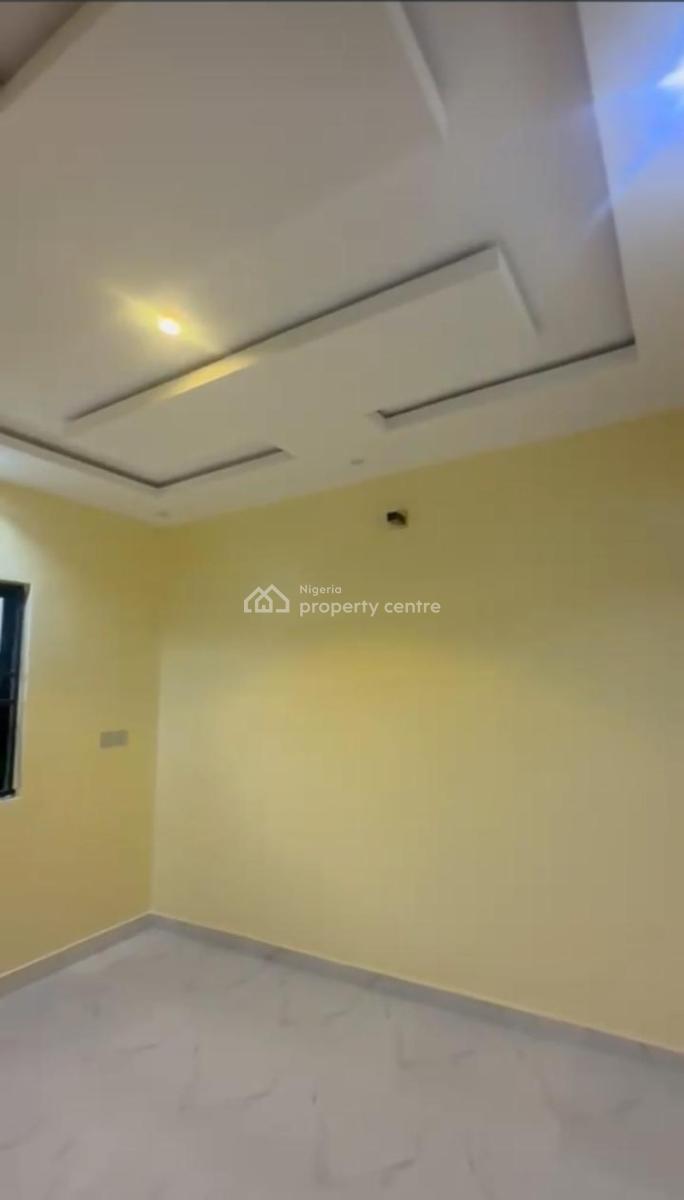 Lovely 2 Bedroom Flat, Ijesha, Surulere, Lagos, Flat / Apartment for Rent
