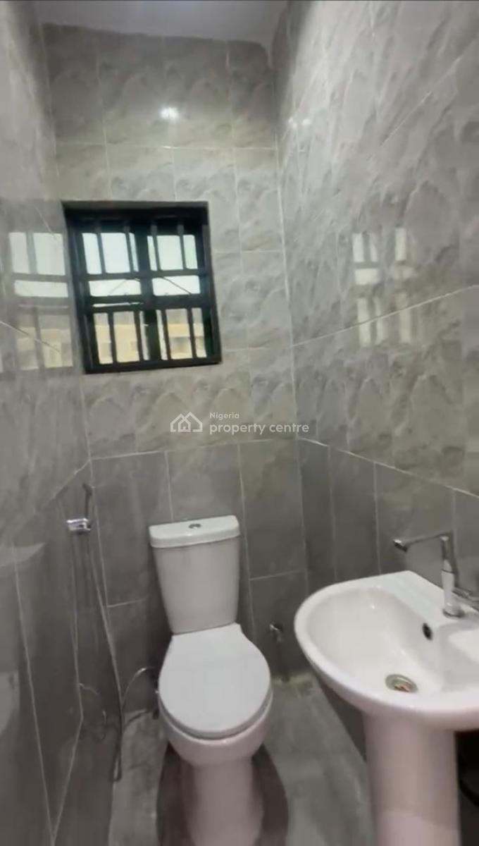 Lovely 2 Bedroom Flat, Ijesha, Surulere, Lagos, Flat / Apartment for Rent