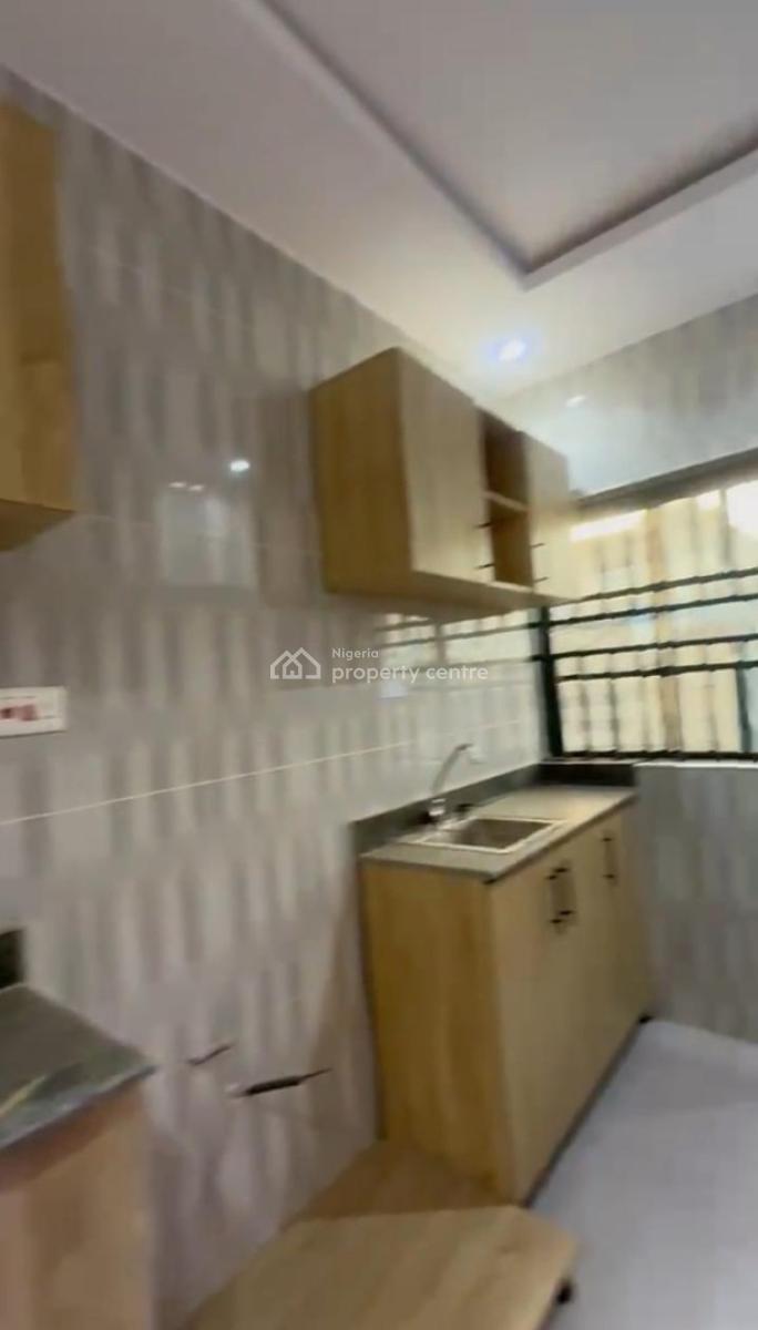 Lovely 2 Bedroom Flat, Ijesha, Surulere, Lagos, Flat / Apartment for Rent