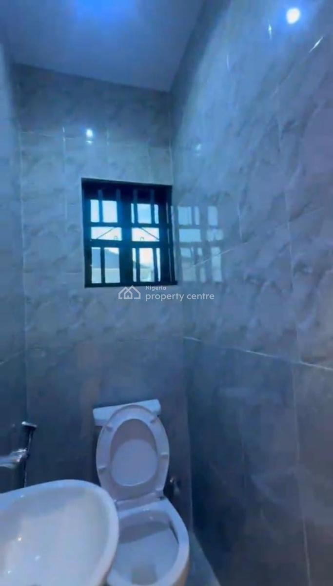 Lovely 2 Bedroom Flat, Ijesha, Surulere, Lagos, Flat / Apartment for Rent