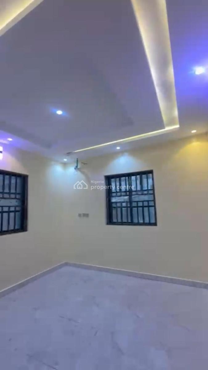 Lovely 2 Bedroom Flat, Ijesha, Surulere, Lagos, Flat / Apartment for Rent