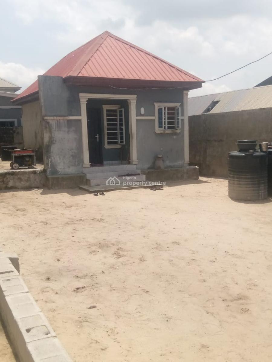 Land with a Building in a Beautiful Neighborhood, Ogunfayo By Phase 2, Oribanwa, Ibeju Lekki, Lagos, Residential Land for Sale