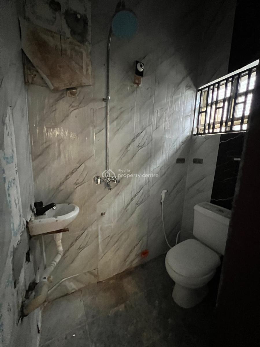 Spacious 1 Bedroom Self Contained, Lekki Phase 1, Lekki, Lagos, Flat / Apartment for Rent