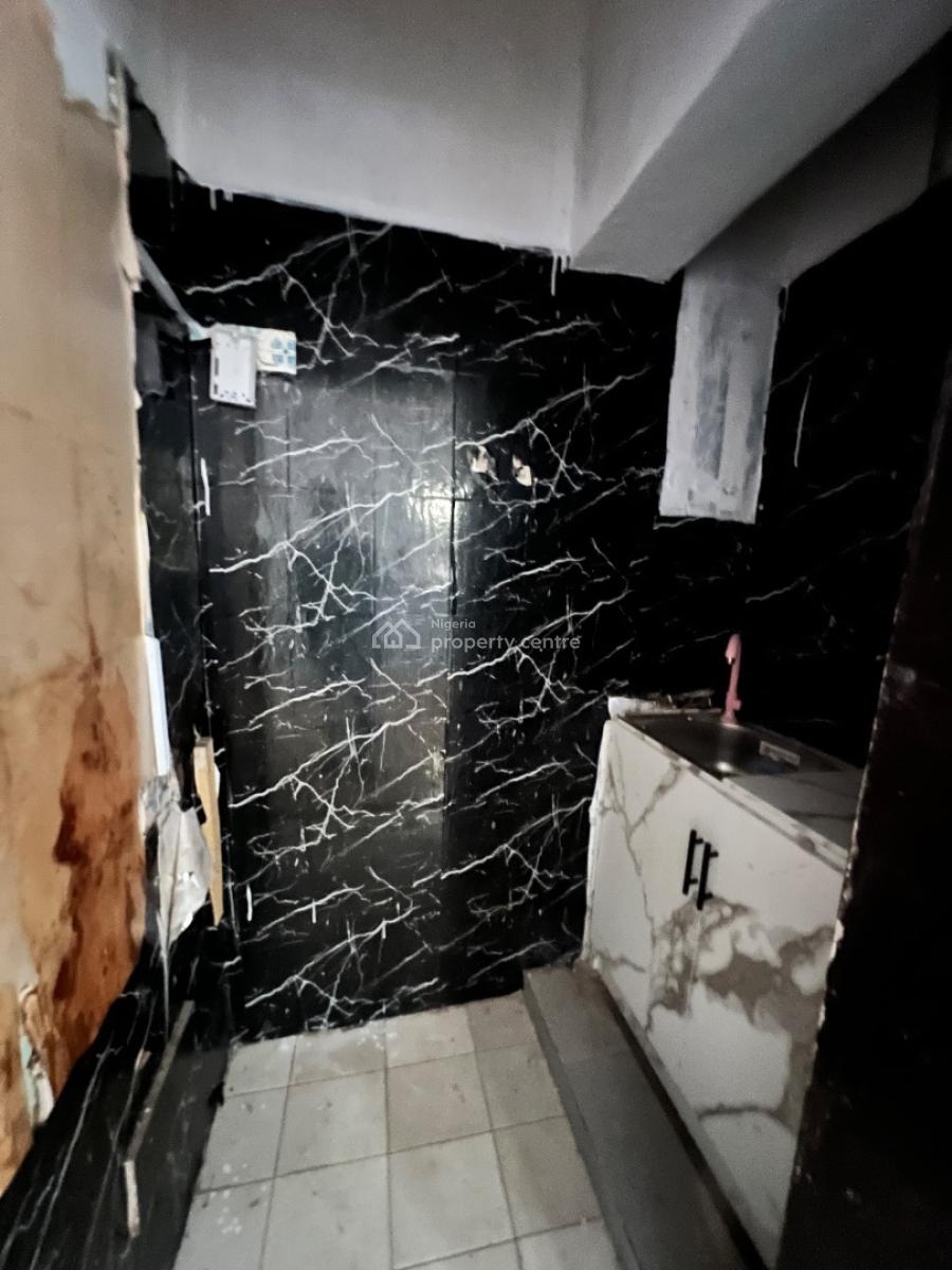 Spacious 1 Bedroom Self Contained, Lekki Phase 1, Lekki, Lagos, Flat / Apartment for Rent