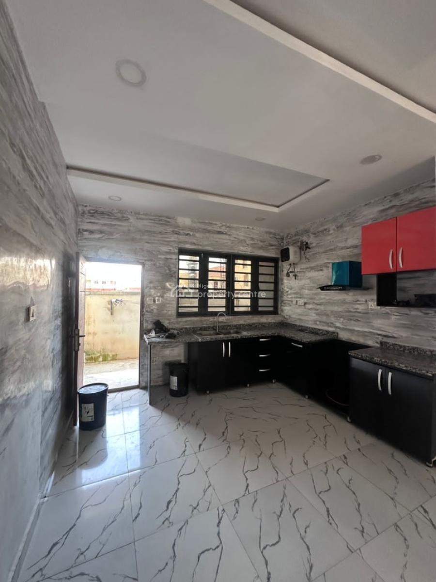 Self-serviced 2 Bedroom Flat, Ologolo, Lekki, Lagos, Flat / Apartment for Rent