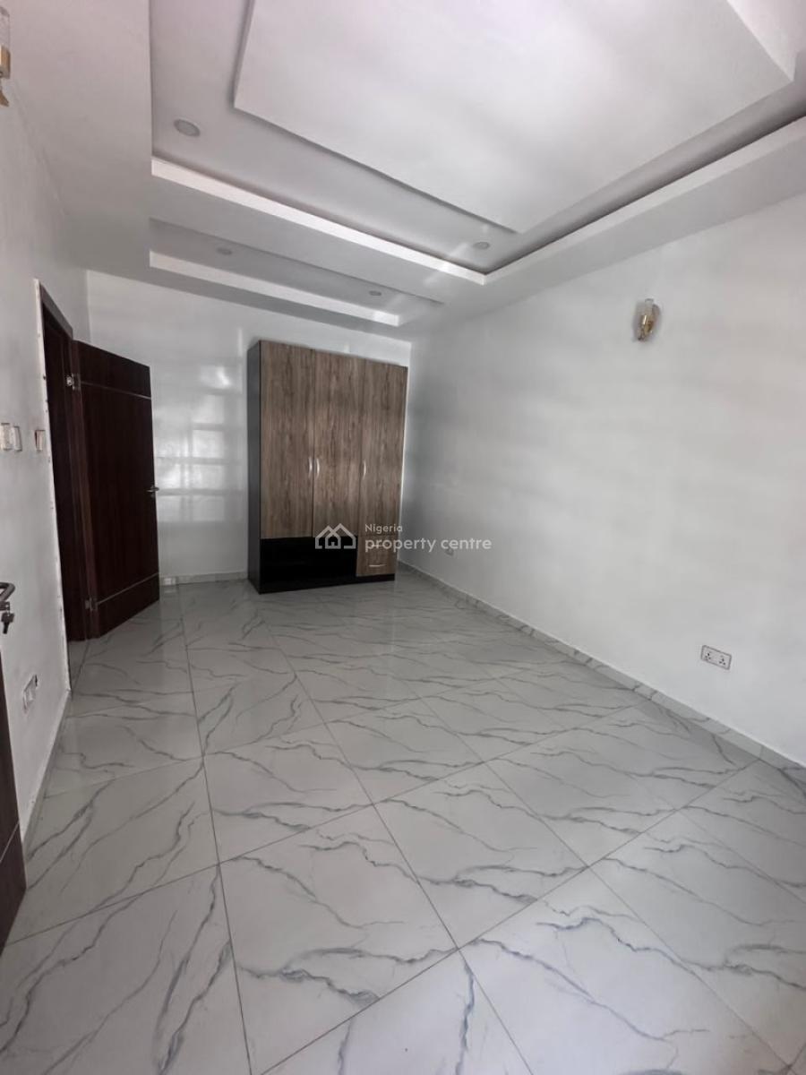Self-serviced 2 Bedroom Flat, Ologolo, Lekki, Lagos, Flat / Apartment for Rent