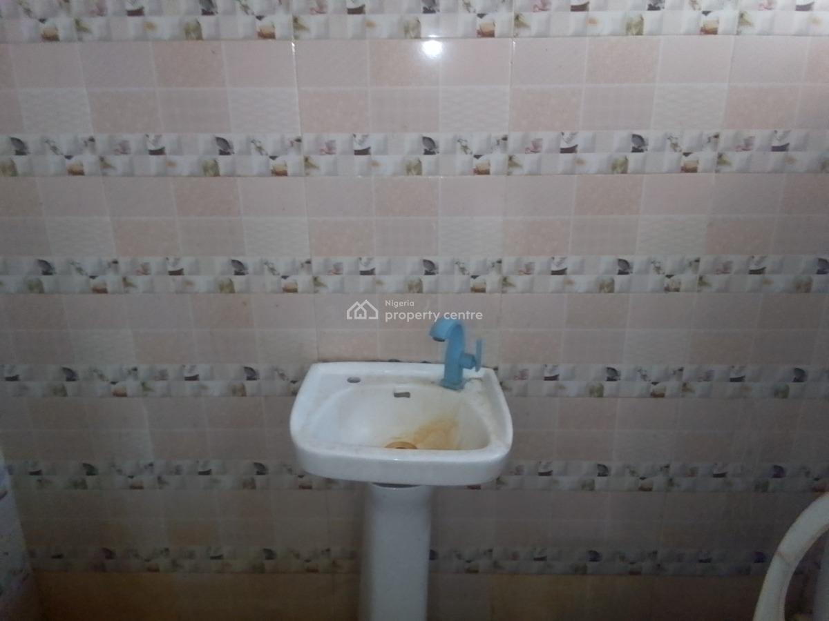 Spacious Luxury 2 Bedroom Flat with Excellent Features, Newtown Estate Rd, Ogombo, Ajah, Lagos, Flat / Apartment for Rent