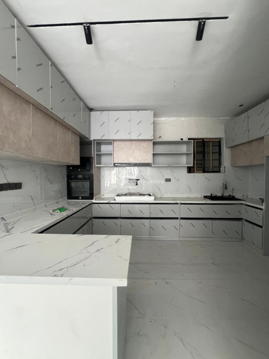 Magnificent 3 Bedroom Apartment, Swimming Pool, Gym, Elevator, Lekki Phase 1, Lekki, Lagos, Flat / Apartment for Sale