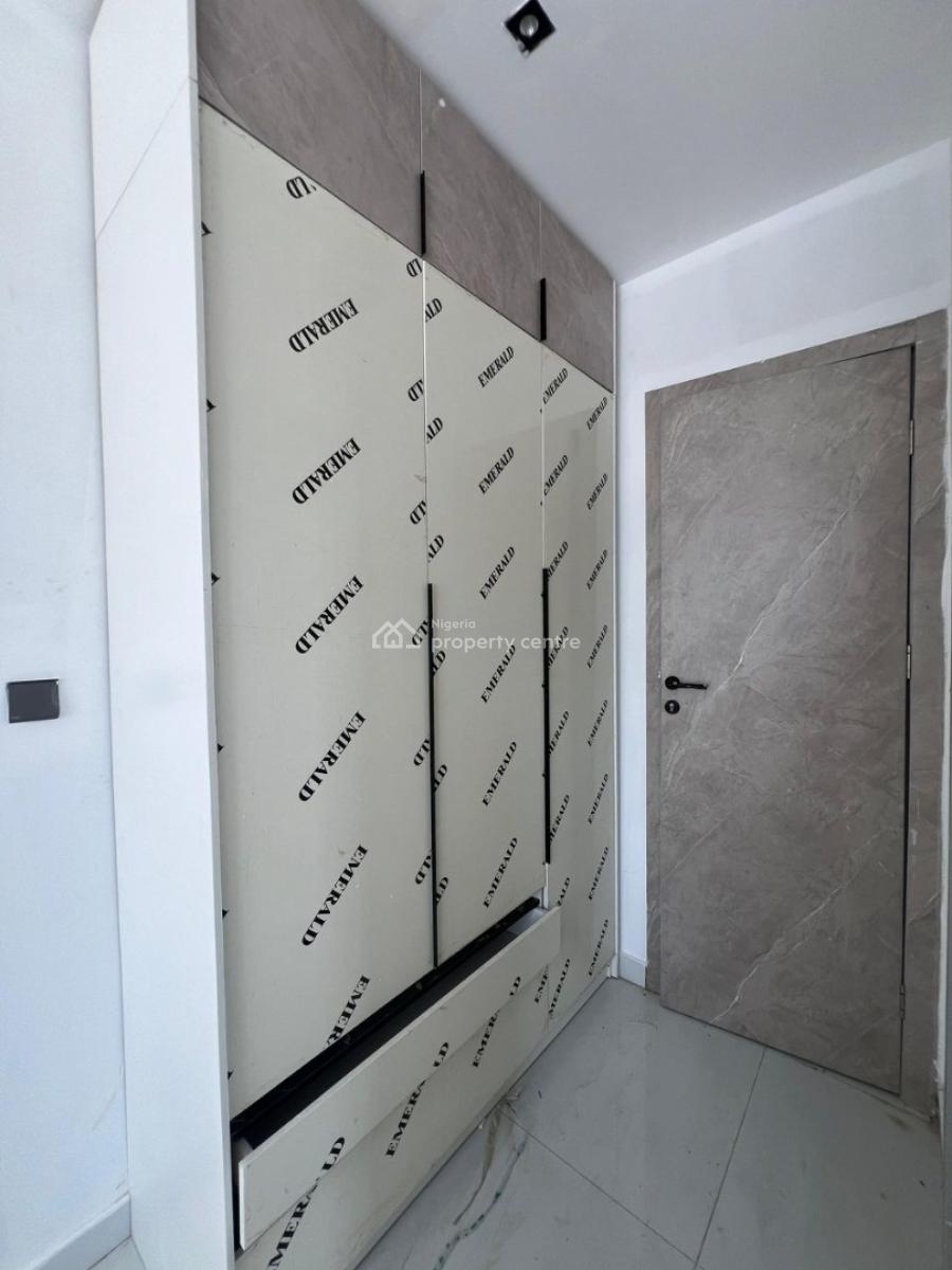 Magnificent 3 Bedroom Apartment, Swimming Pool, Gym, Elevator, Lekki Phase 1, Lekki, Lagos, Flat / Apartment for Sale