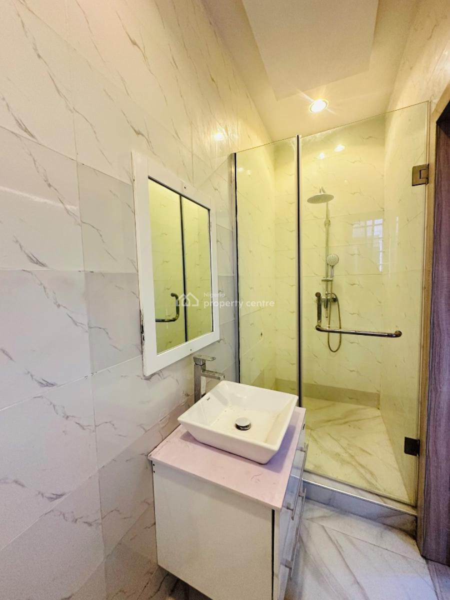 Very Spacious 2 Bedroom Apartment, New Road Chevron, Lekki, Lagos, Flat / Apartment for Rent