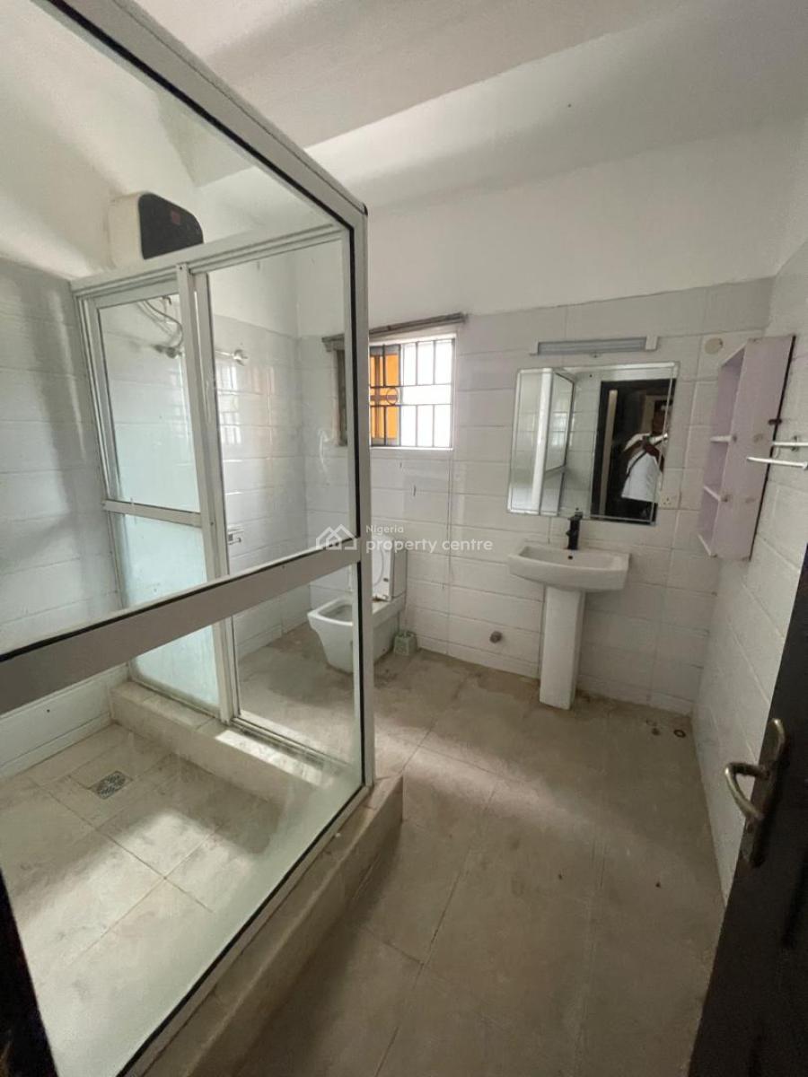 3 Bedroom Flat with Bq  17m Asking  Service Charge 2m Agency 10 L, Lekki Phase 1, Lekki, Lagos, Flat / Apartment for Rent
