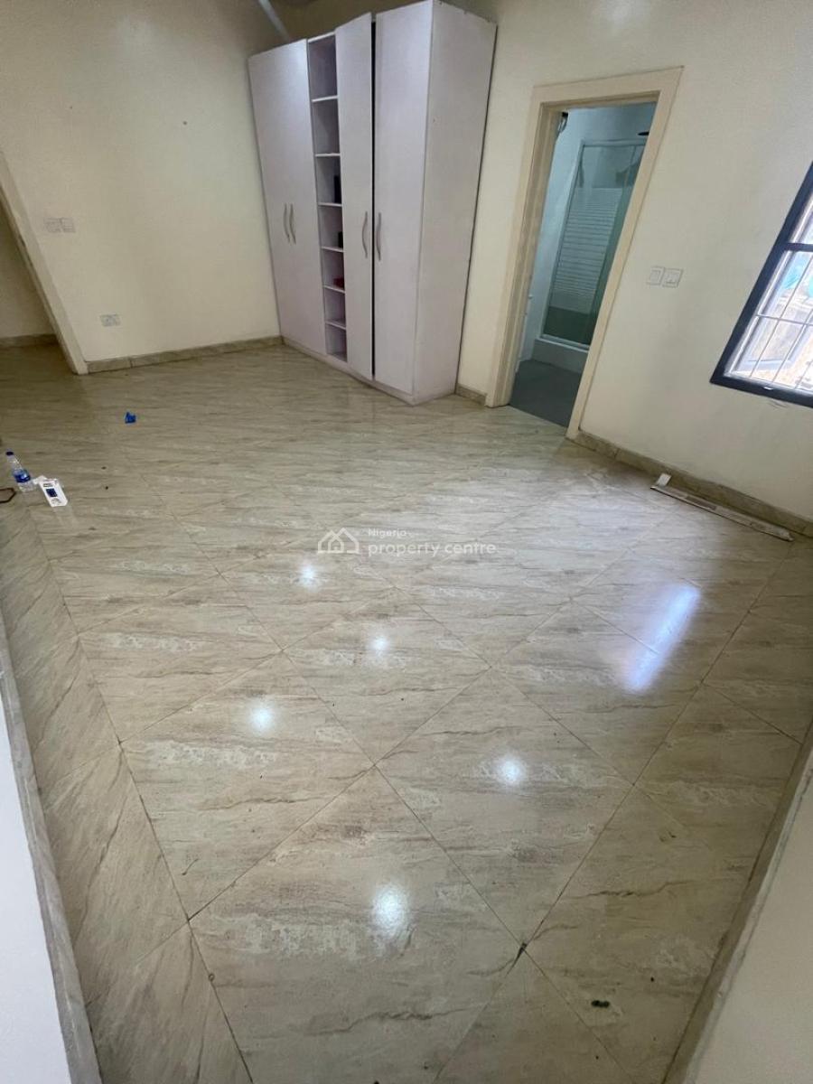 3 Bedroom Apartment with Bq  15m Service Charge 2.5m  Agency 10 L, Lekki Phase 1, Lekki, Lagos, Flat / Apartment for Rent