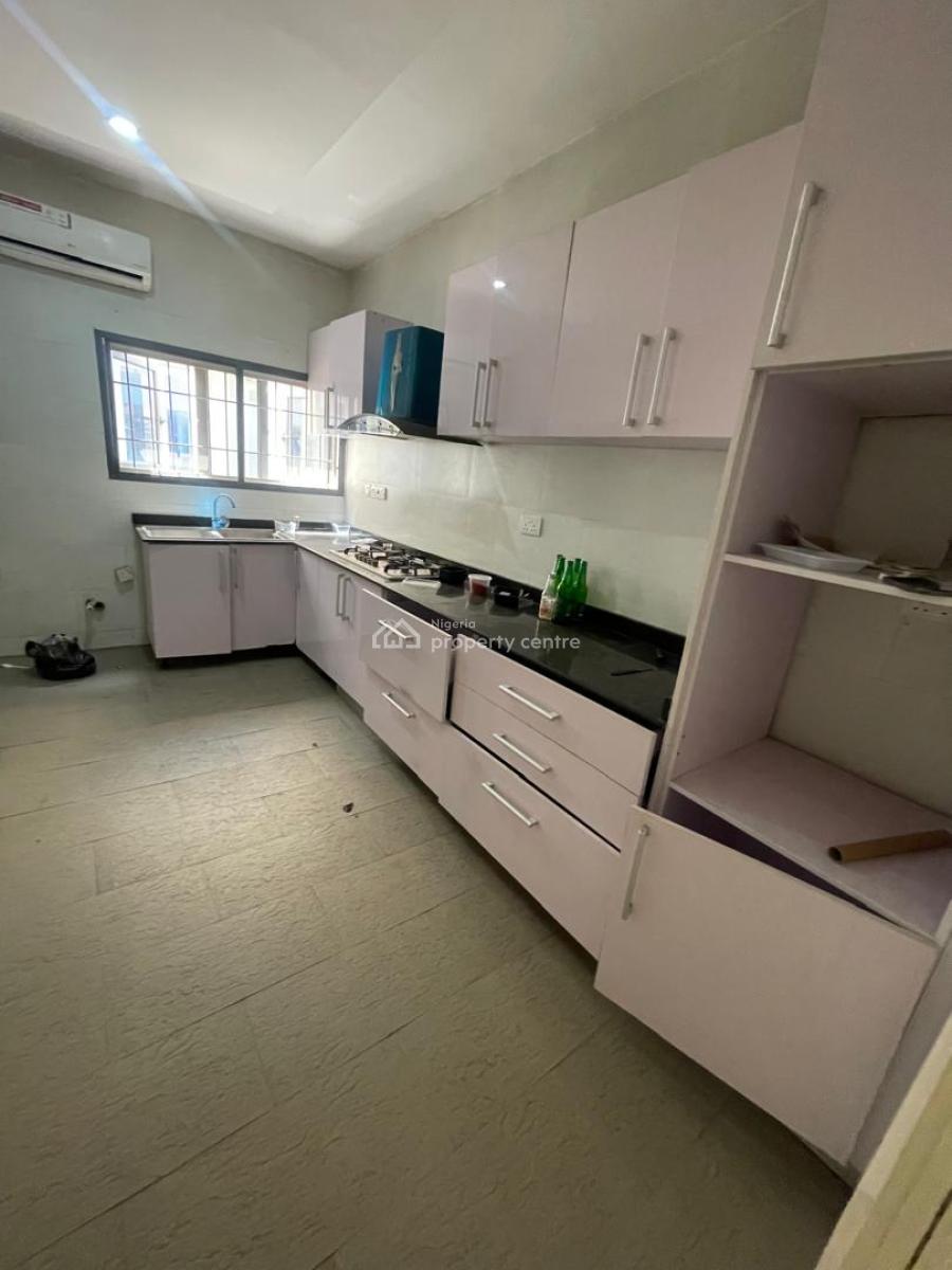 3 Bedroom Apartment with Bq  15m Service Charge 2.5m  Agency 10 L, Lekki Phase 1, Lekki, Lagos, Flat / Apartment for Rent