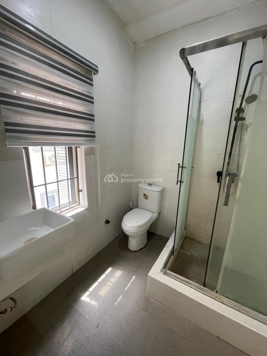 3 Bedroom Apartment with Bq  15m Service Charge 2.5m  Agency 10 L, Lekki Phase 1, Lekki, Lagos, Flat / Apartment for Rent