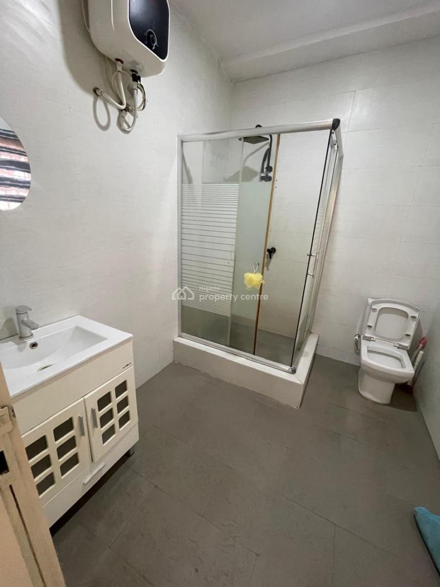 3 Bedroom Apartment with Bq  15m Service Charge 2.5m  Agency 10 L, Lekki Phase 1, Lekki, Lagos, Flat / Apartment for Rent