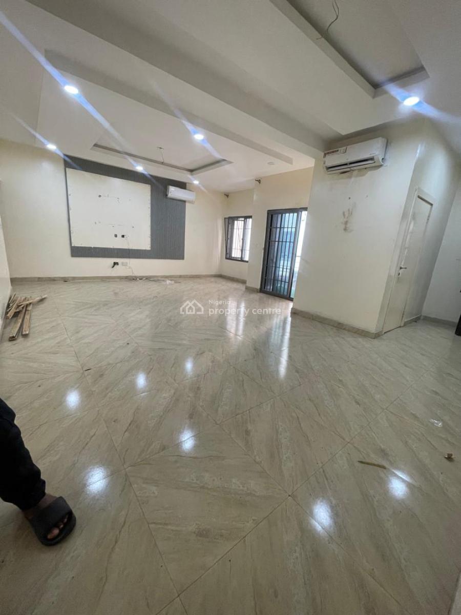 3 Bedroom Apartment with Bq  15m Service Charge 2.5m  Agency 10 L, Lekki Phase 1, Lekki, Lagos, Flat / Apartment for Rent
