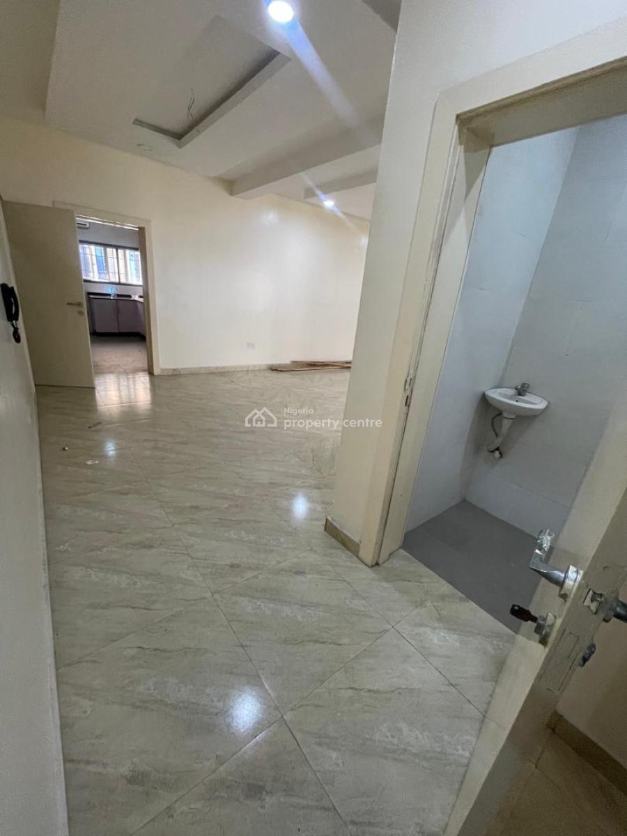 3 Bedroom Apartment with Bq  15m Service Charge 2.5m  Agency 10 L, Lekki Phase 1, Lekki, Lagos, Flat / Apartment for Rent
