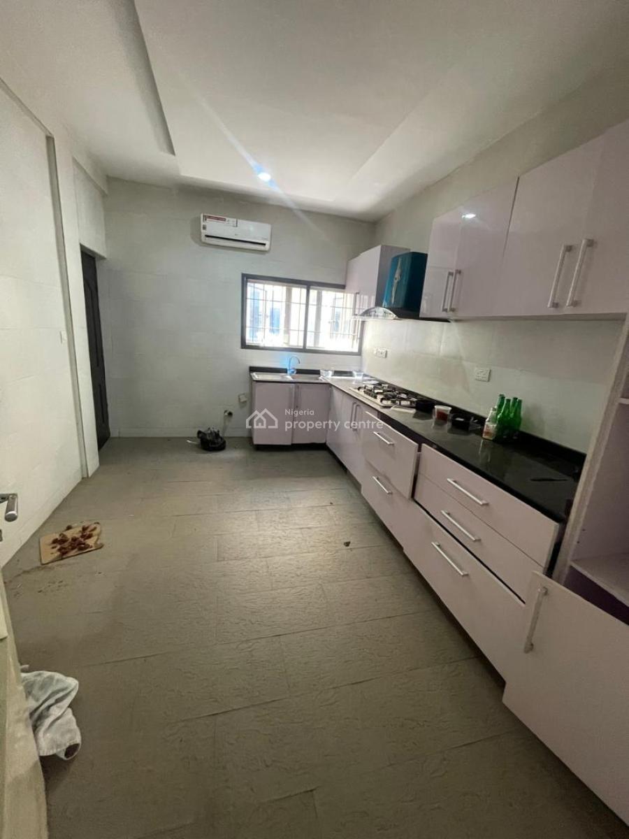 3 Bedroom Apartment with Bq  15m Service Charge 2.5m  Agency 10 L, Lekki Phase 1, Lekki, Lagos, Flat / Apartment for Rent