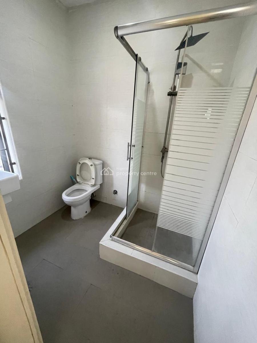 3 Bedroom Apartment with Bq  15m Service Charge 2.5m  Agency 10 L, Lekki Phase 1, Lekki, Lagos, Flat / Apartment for Rent