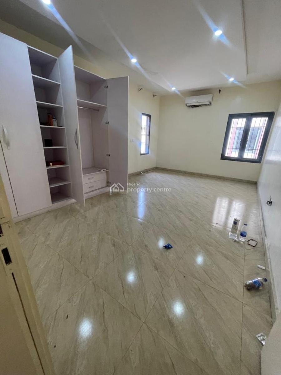 3 Bedroom Apartment with Bq  15m Service Charge 2.5m  Agency 10 L, Lekki Phase 1, Lekki, Lagos, Flat / Apartment for Rent