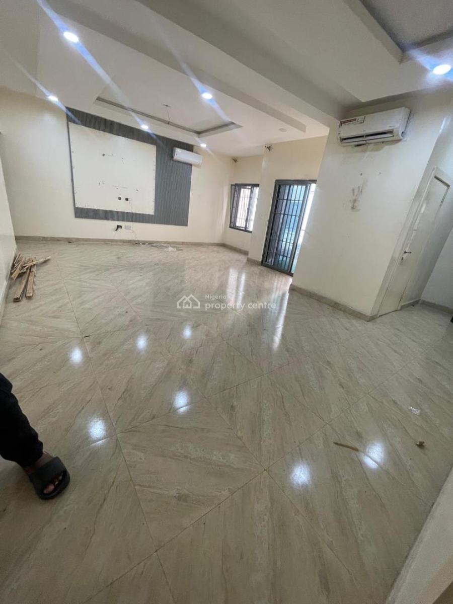 3 Bedroom Apartment with Bq  15m Service Charge 2.5m  Agency 10 L, Lekki Phase 1, Lekki, Lagos, Flat / Apartment for Rent