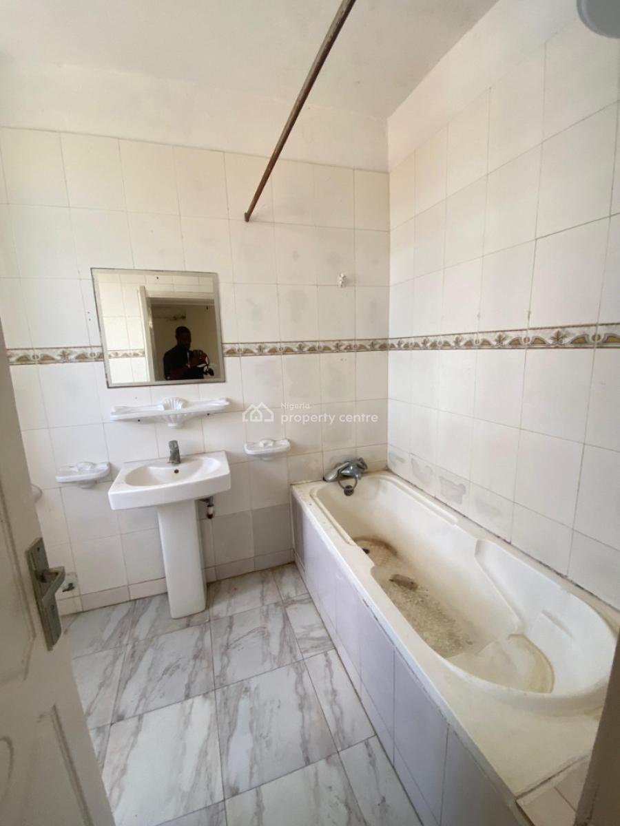 Spacious 3-bedroom Fully Serviced Waterfront Apartment with Swimming B, Lekki Phase 1, Lekki, Lagos, Flat / Apartment for Rent