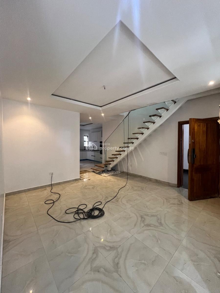 2 Bedroom Maisonette, Lekki Phase 1, Lekki, Lagos, House for Rent