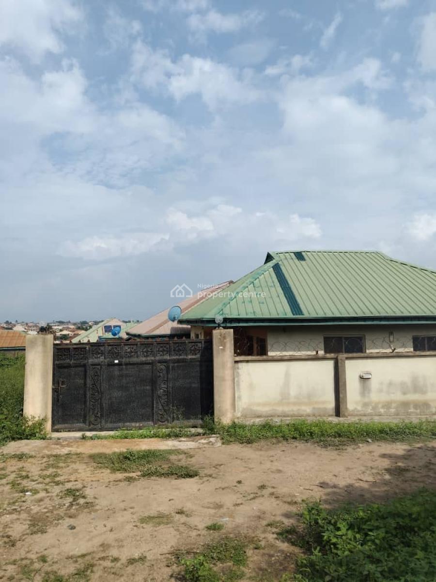 Self Contain, 3 & 2 Bedroom, Osogbo, Osun, Block of Flats for Sale