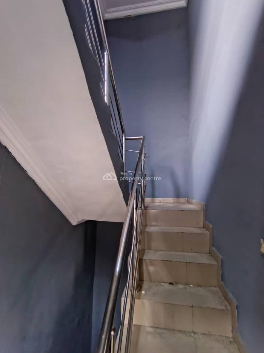Clean and Spacious 3 Bedroom Apartment ( Upstairs ), Majek, Sangotedo, Ajah, Lagos, Flat / Apartment for Rent