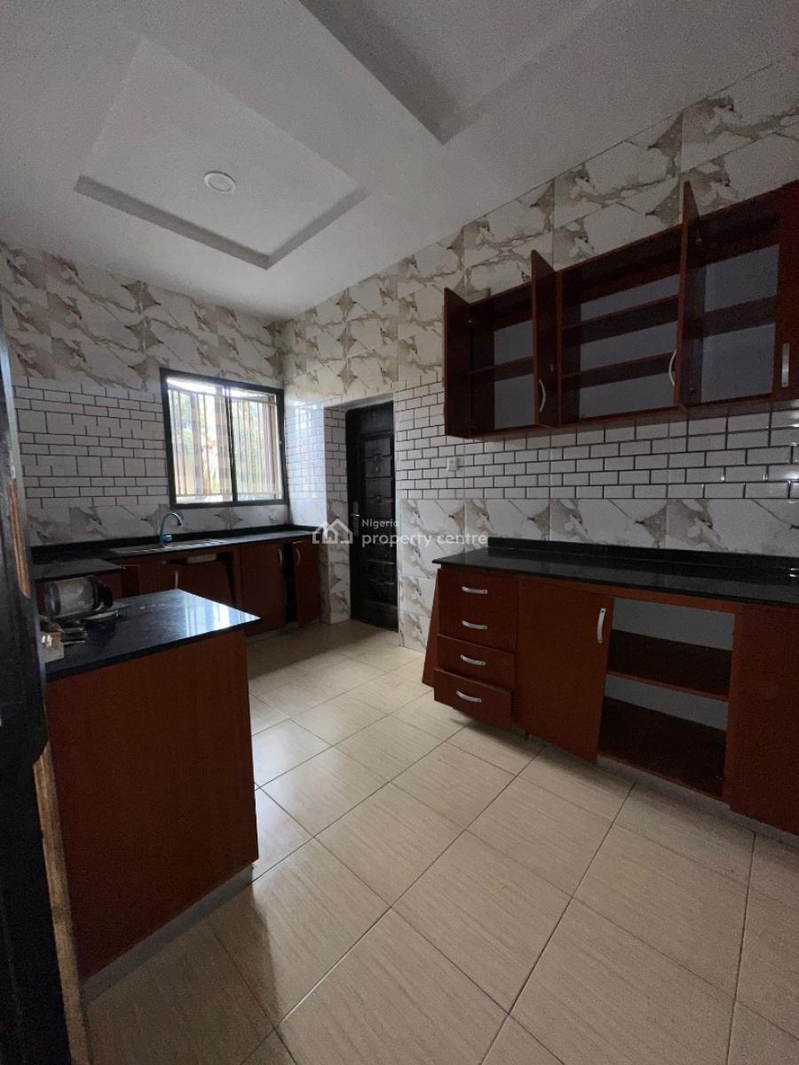 Specious 3bedroom Apartment, New Road Alpha Beach, Lekki, Lagos, Flat / Apartment for Rent